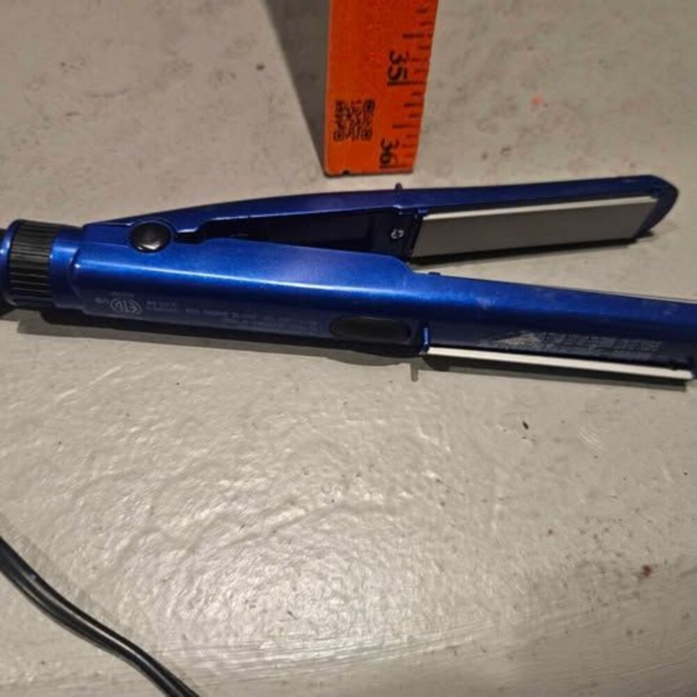 Small Conair Mini Flat Iron Styling Wand